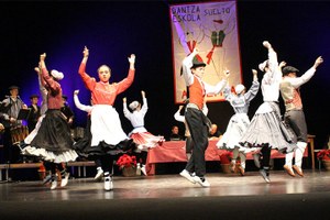 XLIV. DANTZA SUELTO TXAPELKETA