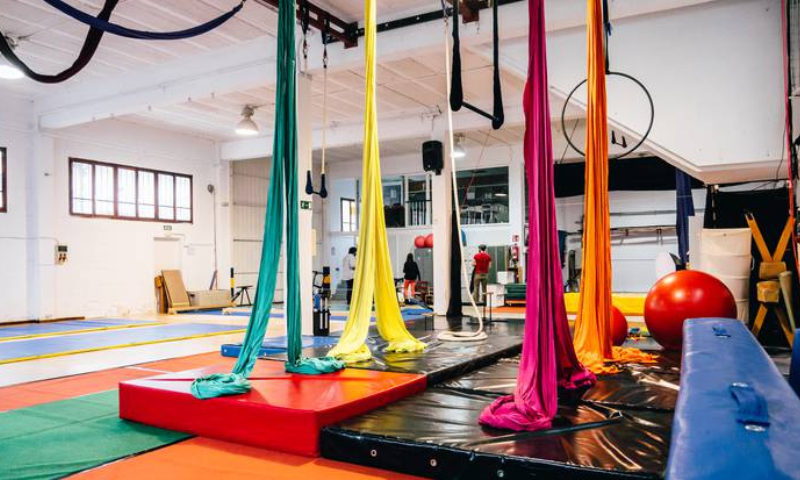 OIHALEN ZIRKU TAILERRA | HARAGI BIZITAN