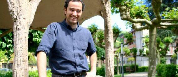 Angel Oiarbide: "Espainiako gizarteak ere badaki bozkatu egingo dela Katalunian" Angel Oiarbide: "Espainiako gizarteak ere badaki bozkatu egingo dela Katalunian"