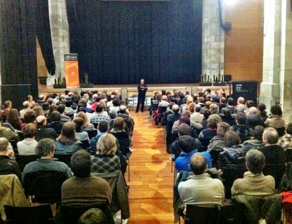Joan Vaello psikopedagogoa: "Helburua ez da ikasle onak lortzea, pertsona onak osatzea baizik" Joan Vaello psikopedagogoa: "Helburua ez da ikasle onak lortzea, pertsona onak osatzea baizik"