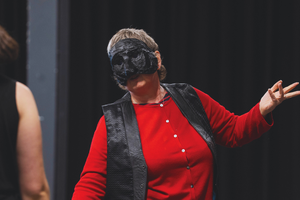 Gorputza askatzeko, gorputzetik sortzeko eta jolasteko aukera eskainiko du 2026ko Helduen Antzerki Tailerrak