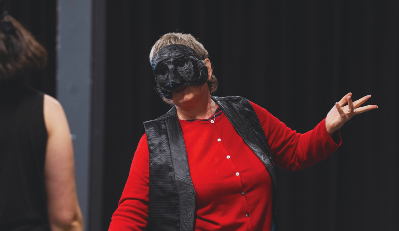 Gorputza askatzeko, gorputzetik sortzeko eta jolasteko aukera eskainiko du 2026ko Helduen Antzerki Tailerrak