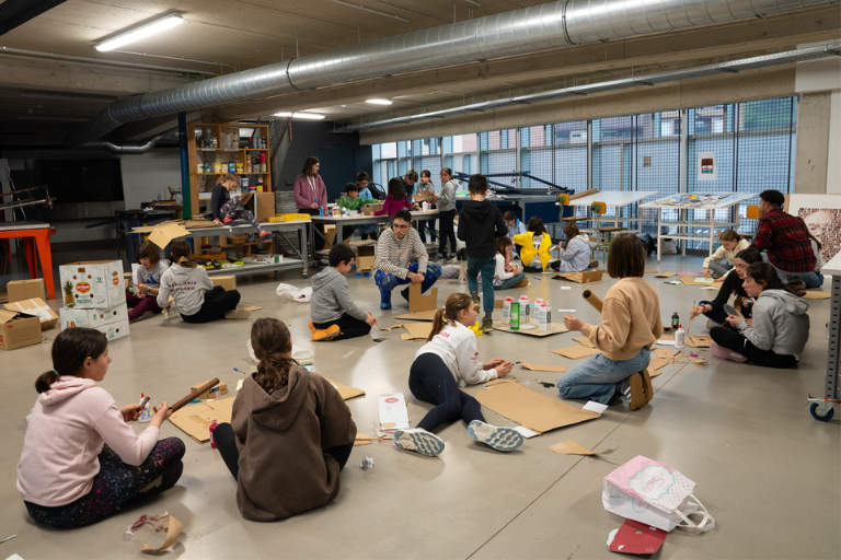 Sorginorratzek ‘Haurren hiria’ sortu dute arte plastikoen bidez